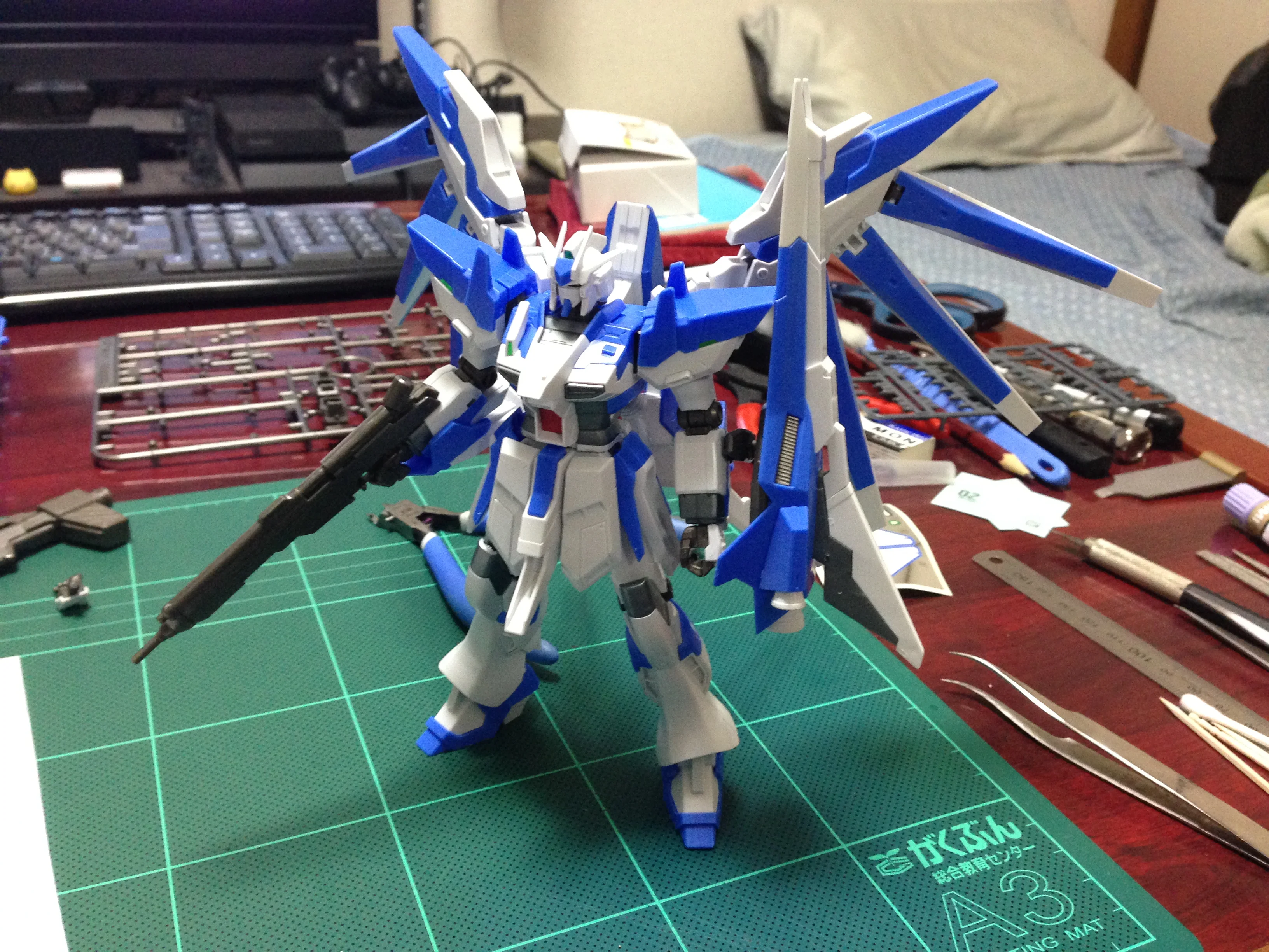 Bandai HGBF 1/144 RX-93-ν2V Hi-ν Gundam Vrabe Model Kit - Image 6