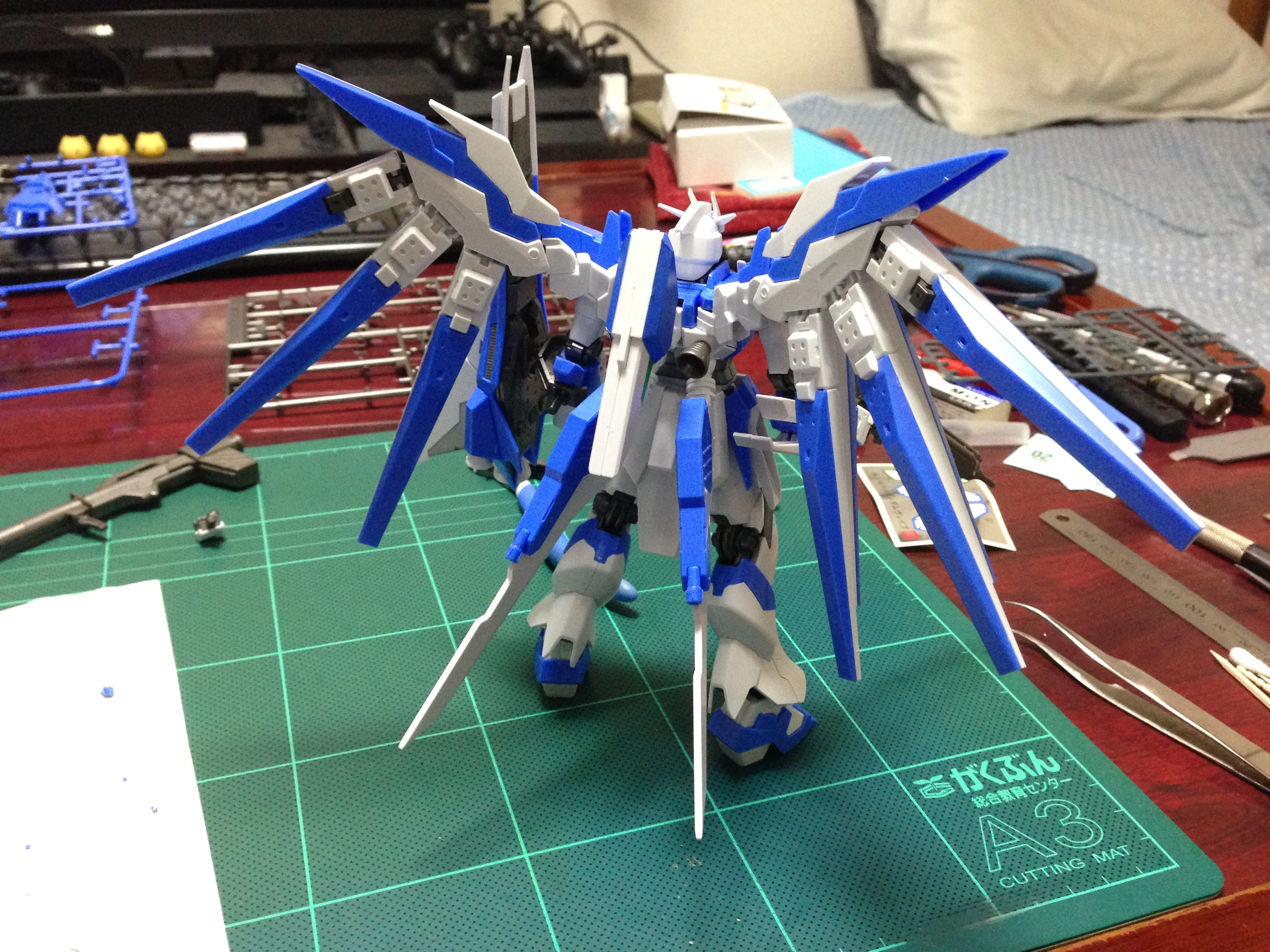 Bandai HGBF 1/144 RX-93-ν2V Hi-ν Gundam Vrabe Model Kit - Image 7