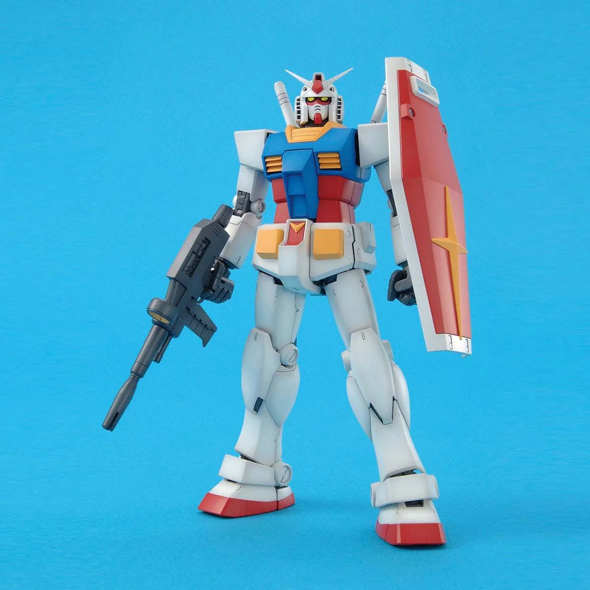 Bandai MG 1/100 Gundam RX-78-2 (Ver 2.0) Model Kit - Image 2