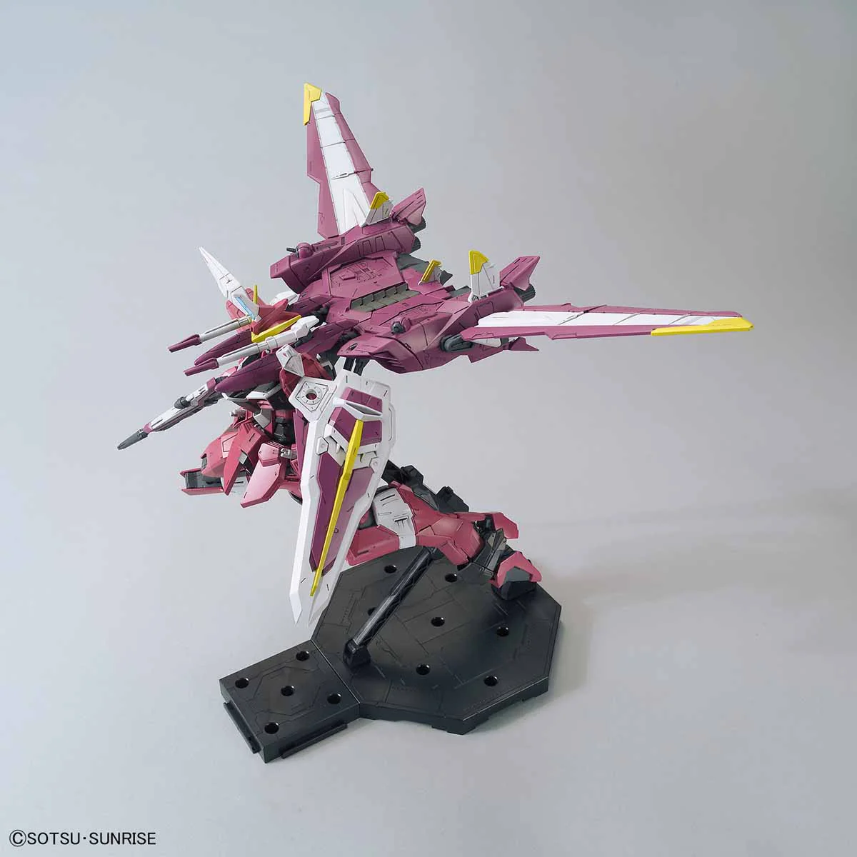Bandai MG 1/100 ZGMF-X09A Justice Gundam Model Kit - Image 10