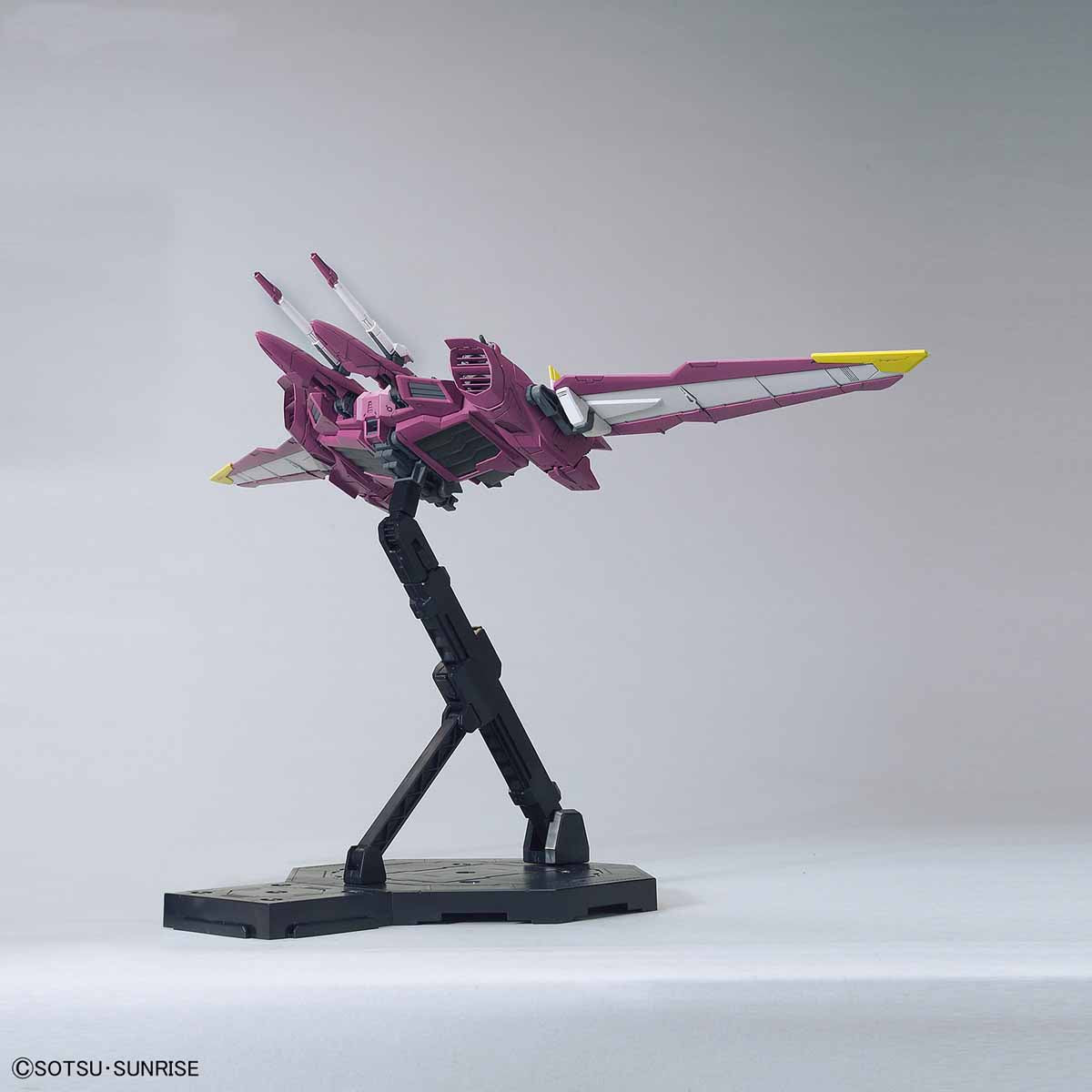 Bandai MG 1/100 ZGMF-X09A Justice Gundam Model Kit - Image 12