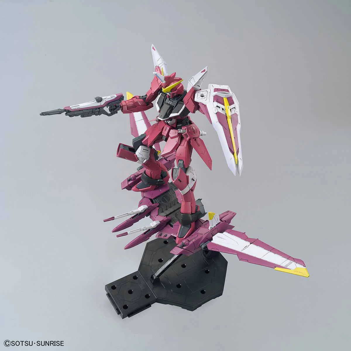 Bandai MG 1/100 ZGMF-X09A Justice Gundam Model Kit - Image 5