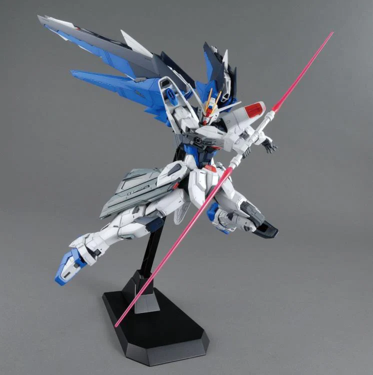 Bandai MG 1/100 ZGMF-X10A Freedom Gundam 2.0 Model Kit - Image 8