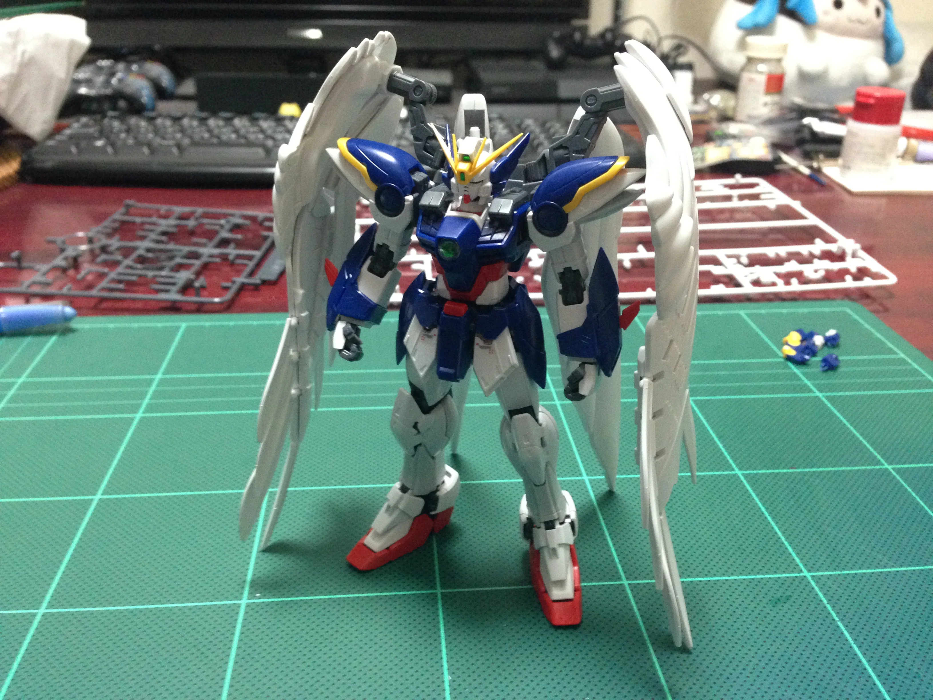 Bandai RG #017 1/144 XXXG-00W0 Wing Gundam Zero EW Model Kit - Image 6